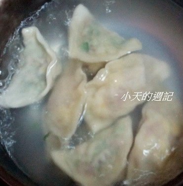 餃子30創意手工水餃 水煮中