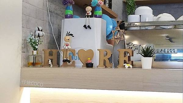 HERE Cofe %26; Brunch - 店內裝飾