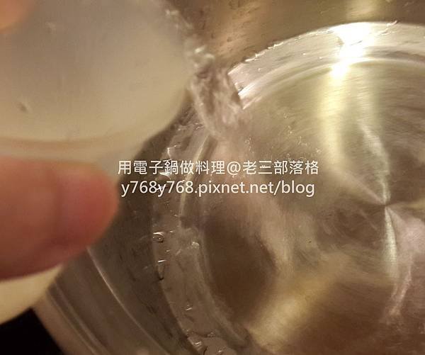 蕃茄咖哩蛋什錦炊飯-老三用電子鍋做料理10.jpg