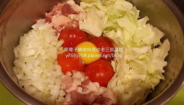 蕃茄咖哩蛋什錦炊飯-老三用電子鍋做料理9.jpg