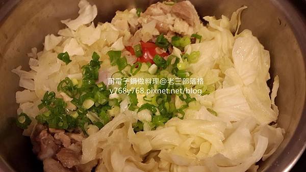 蕃茄咖哩蛋什錦炊飯-老三用電子鍋做料理16.jpg