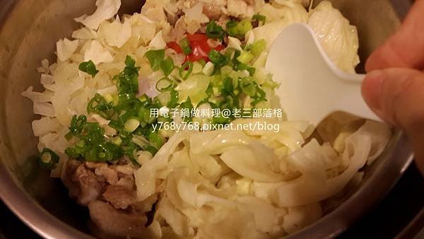 蕃茄咖哩蛋什錦炊飯-老三用電子鍋做料理17.jpg