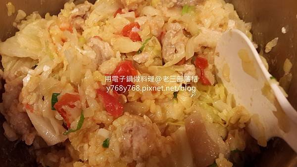 蕃茄咖哩蛋什錦炊飯-老三用電子鍋做料理19.jpg