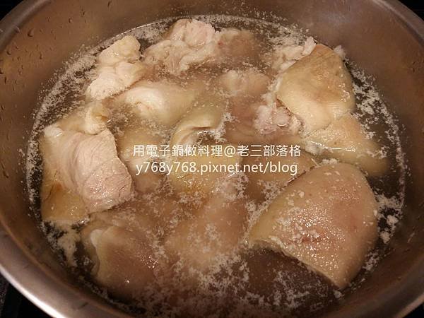 老三用電鍋做料理-有夠Q腿庫肉4.jpg