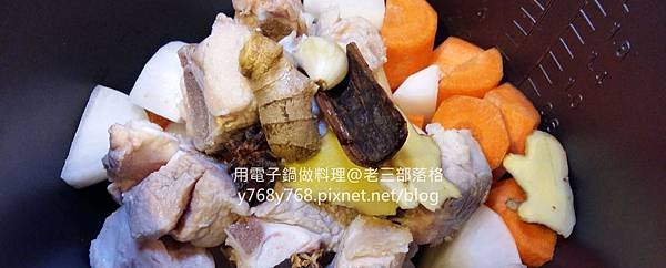 老三用電子鍋做料理-紅燒豬肉湯6.jpg