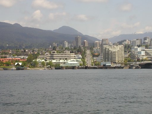 前往Lonsdale Quay Market：沿途風景