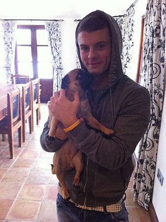 Jack-Wilshere-has-a-cute-pug.jpg