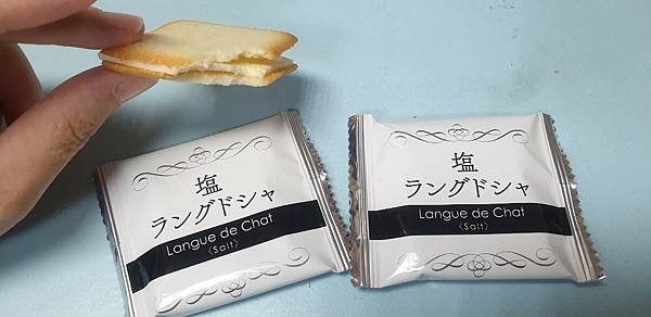 (日常小確幸~)2023.9.26吃全家卡士達餐包+紅茶舒芙