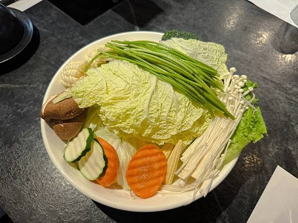 【東食】武鶴和牛火鍋｜台北美食推薦：1380元日本A5和牛吃