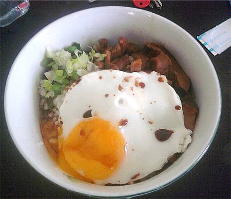 肉燥拌蛋飯.jpg