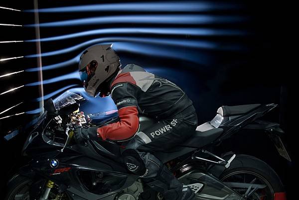 schuberth-inaugurates-new-wind-tunnel-for-aerodynamic-and-aeroacoustic-helmet-development-98746_1.jpg