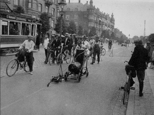 1915年的哥本哈根已經在畫單車線了