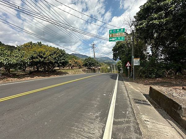 🔸山景臨路好規劃建地，我家後面有大溪