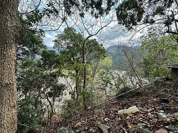 🔸山景臨路好規劃建地，我家後面有大溪