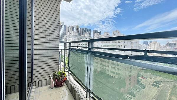 🔸Ｒ１４巨蛋商圈高樓層景觀兩房平車