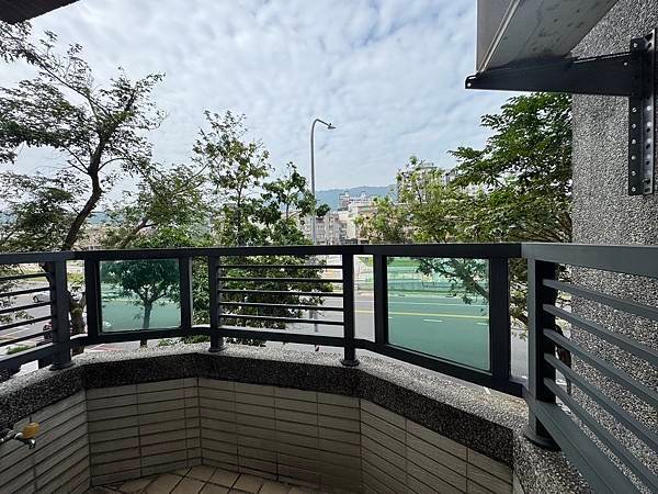 🔸美術館+輕軌首排黃金店面1+2F