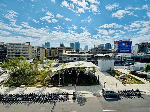 🔸民族車站、民族社區綠園道景觀第一排