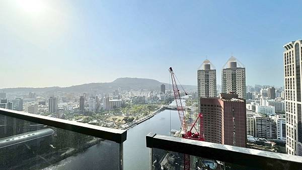 🔸愛河旁輕豪宅高樓層全新裝潢兩房平車