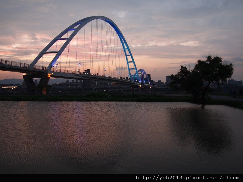 新月橋夜景 (10).JPG