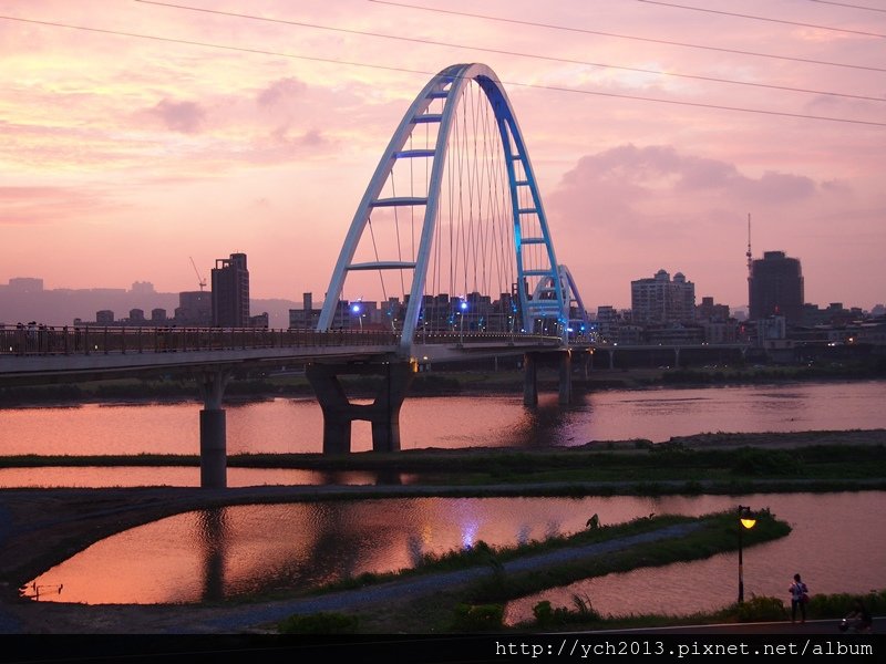 新月橋夜景 (9).JPG