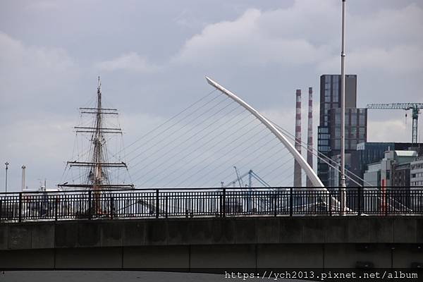 (22)Samuel Beckett Bridge.JPG