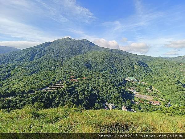 陽明山步道／炎夏紗帽山輕鬆走／巧遇糞金龜下樓梯