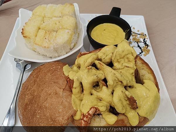 食在綠舞國際觀光飯店－精緻美味的晚餐、多樣點心的宵夜、豐富的