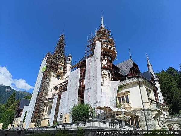 隱藏美麗山景之間的羅馬尼亞必訪、歐洲最美城堡之一／帕麗斯城堡