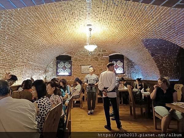 地窖餐廳 Restaurant Sergiana 烤肉大餐／