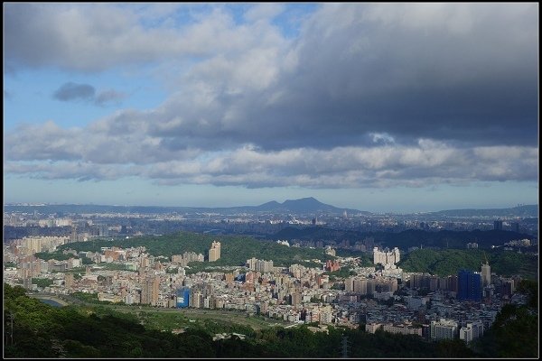 2013.11.09【單車遊記】隱身在豪宅旁的《親水文學步道