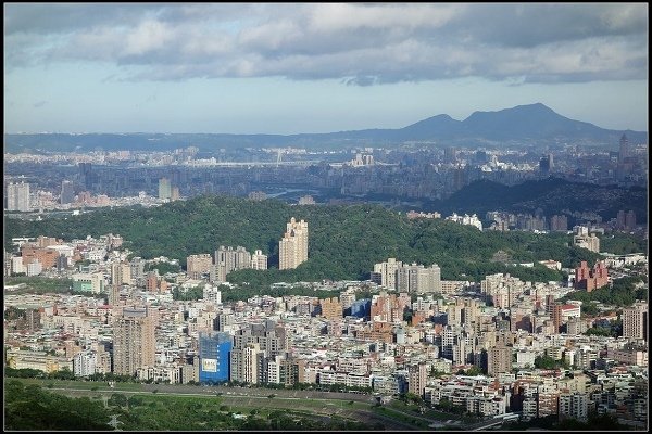 2013.11.09【單車遊記】隱身在豪宅旁的《親水文學步道