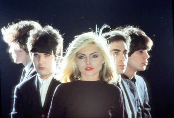 左起：Gary Valentine, Clem Burke, Deborah Harry, Chris Stein 以及Jimmy Destri.