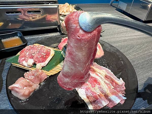 「高雄鳳山燒肉」花燒肉，高雄五甲新開幕的個人式燒肉餐廳｜高雄