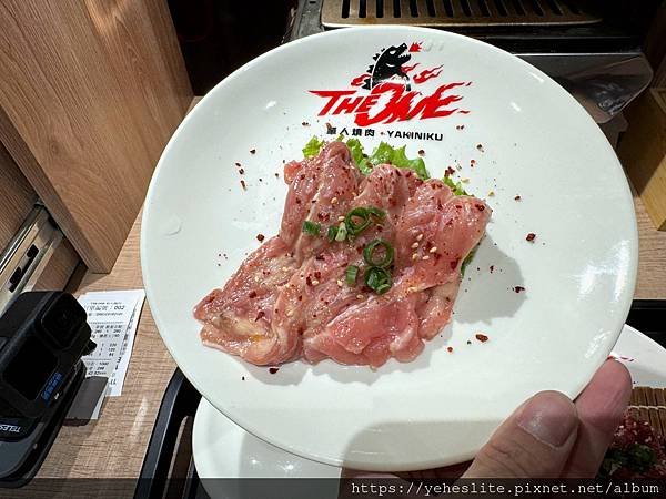 「高雄左營燒肉」The One 單人燒肉，就像是來到圖書館的