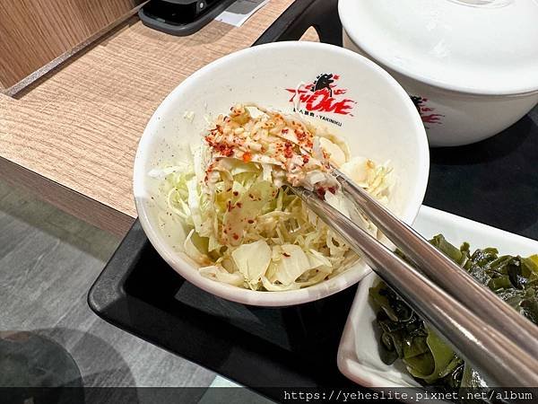 「高雄左營燒肉」The One 單人燒肉，就像是來到圖書館的