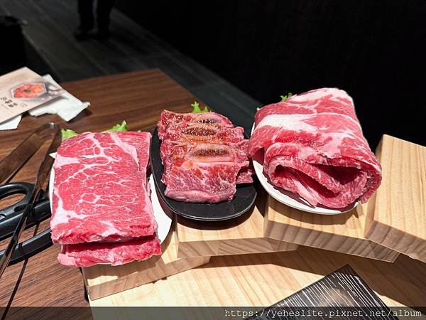 「高雄燒肉」姜滿堂韓式燒肉，主打內用韓式小菜吃到飽的燒肉餐廳