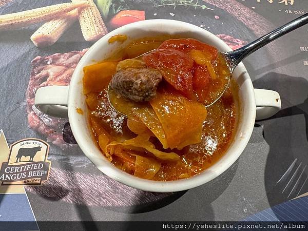 「高雄前鎮牛排」瀧厚炙燒熟成牛排，主打溼式熟成的美國牛排，好