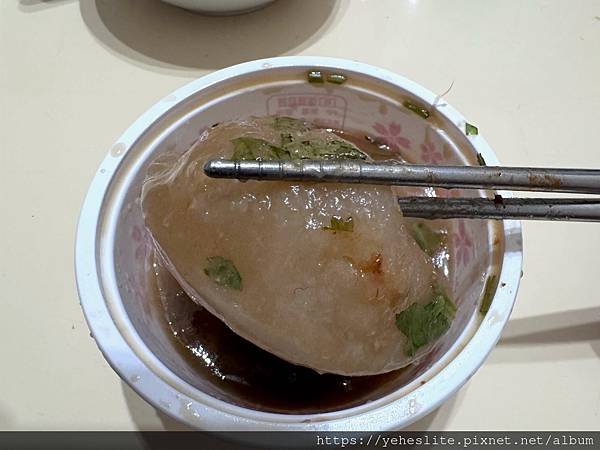 「高雄鳳山小吃」鳳興麵線，米糕和肉圓超好吃的｜肉圓是油煎的彈