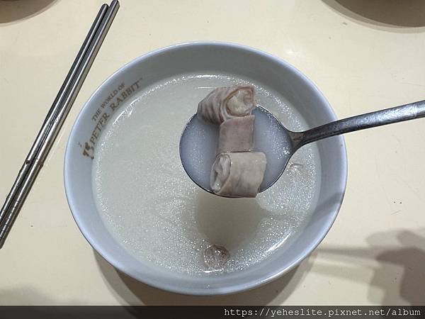 「高雄鳳山小吃」鳳興麵線，米糕和肉圓超好吃的｜肉圓是油煎的彈
