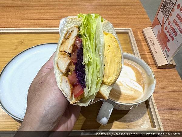 「高雄早餐」呦咪日式手作三明治，水果三明治外觀好吸睛｜鹹食三