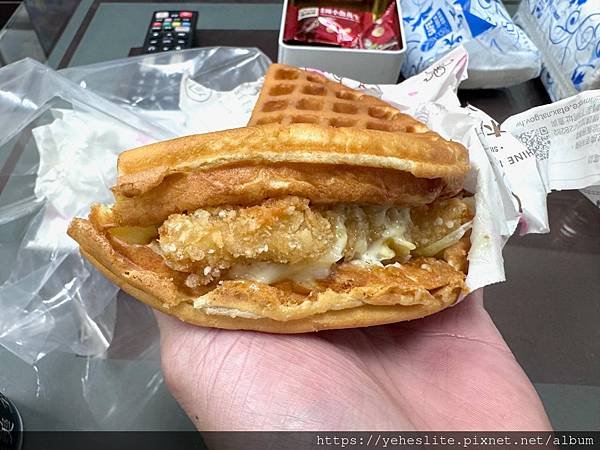 「高雄鬆餅」小木屋鬆餅，帶著有Q勁的好吃口感｜有甜食鹹食多種