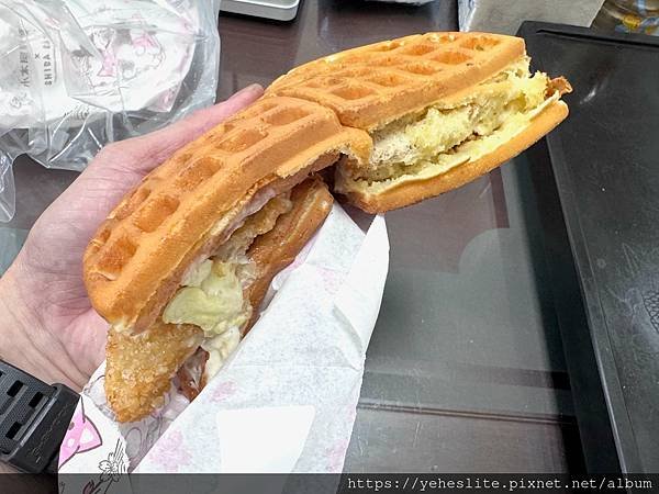 「高雄鬆餅」小木屋鬆餅，帶著有Q勁的好吃口感｜有甜食鹹食多種