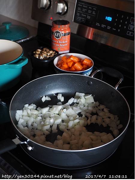 蔬菜類炒炒再加butter chicken sauce