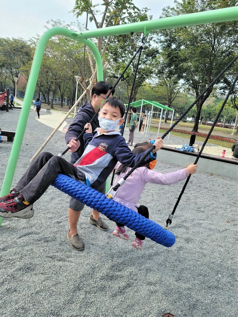 凹仔底森林公園遊戲場 (12).jpg