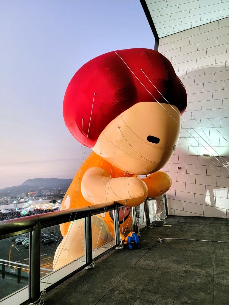 今年最沒規矩的Moi 一定要來看這可愛的紅髮小妞啦!!旅運中