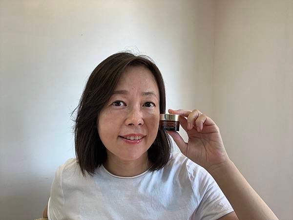 【抗老保養推薦】嬌蘭全新皇家蜂王乳蜂蜜修護黑霜，助肌膚澎潤及