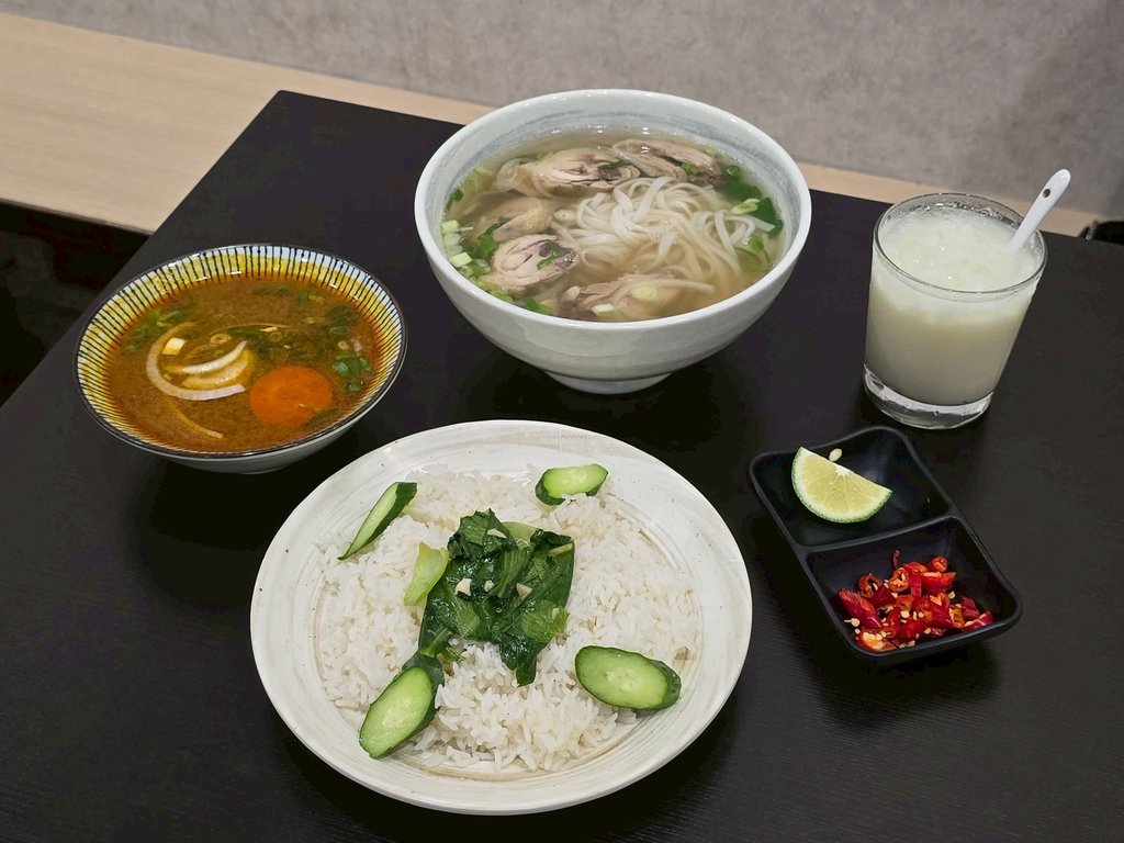 【彰化｜員林】員林越南料理｜道地北越風味必嚐！雞肉河粉、冰檸