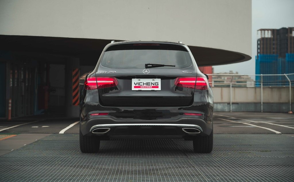 BENZ GLC250 AMG 4MATIC 總代理一手超低