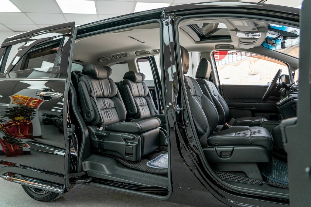 Honda Odyssey 2.4 APEX 登峰版七人座，
