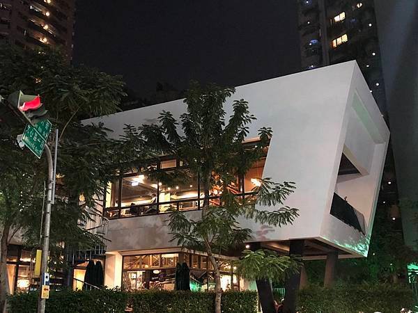 星巴克向心門市 (1).JPG